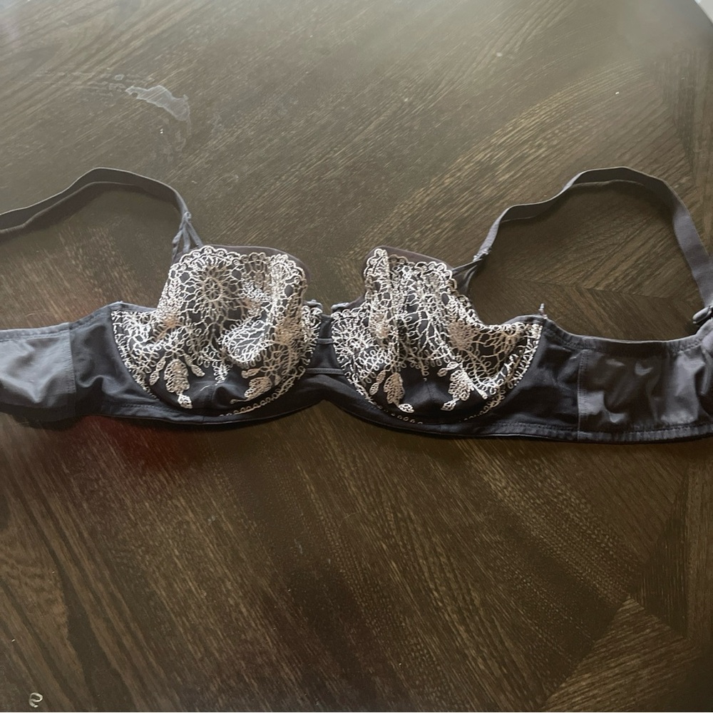 Women bra size 36d